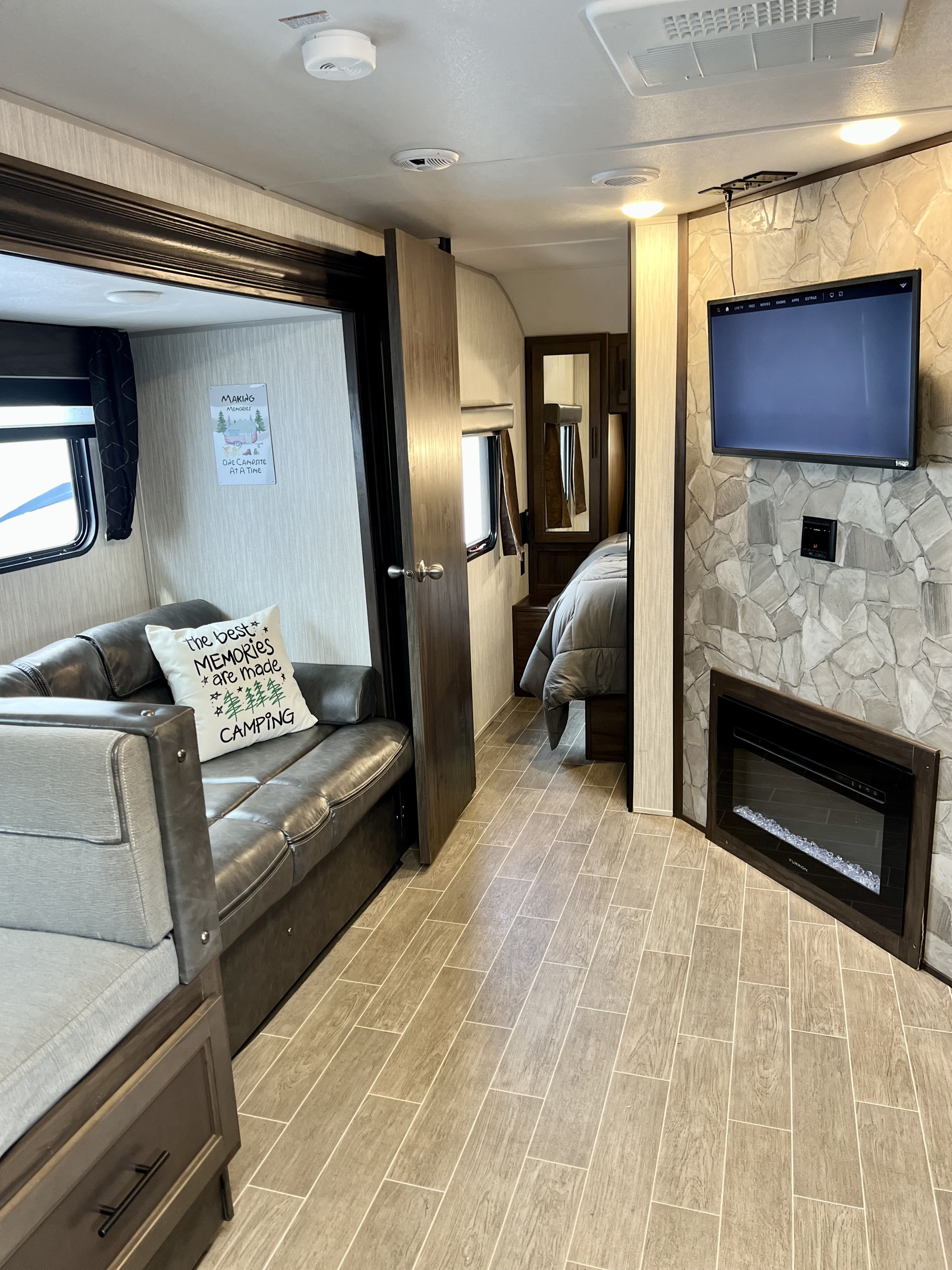 Travel trailer RV Rental 